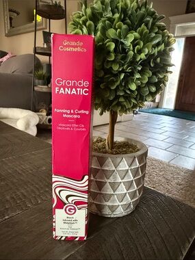 Grande Cosmetics Grande Fanatic Fanning & Curling Mascara - Black